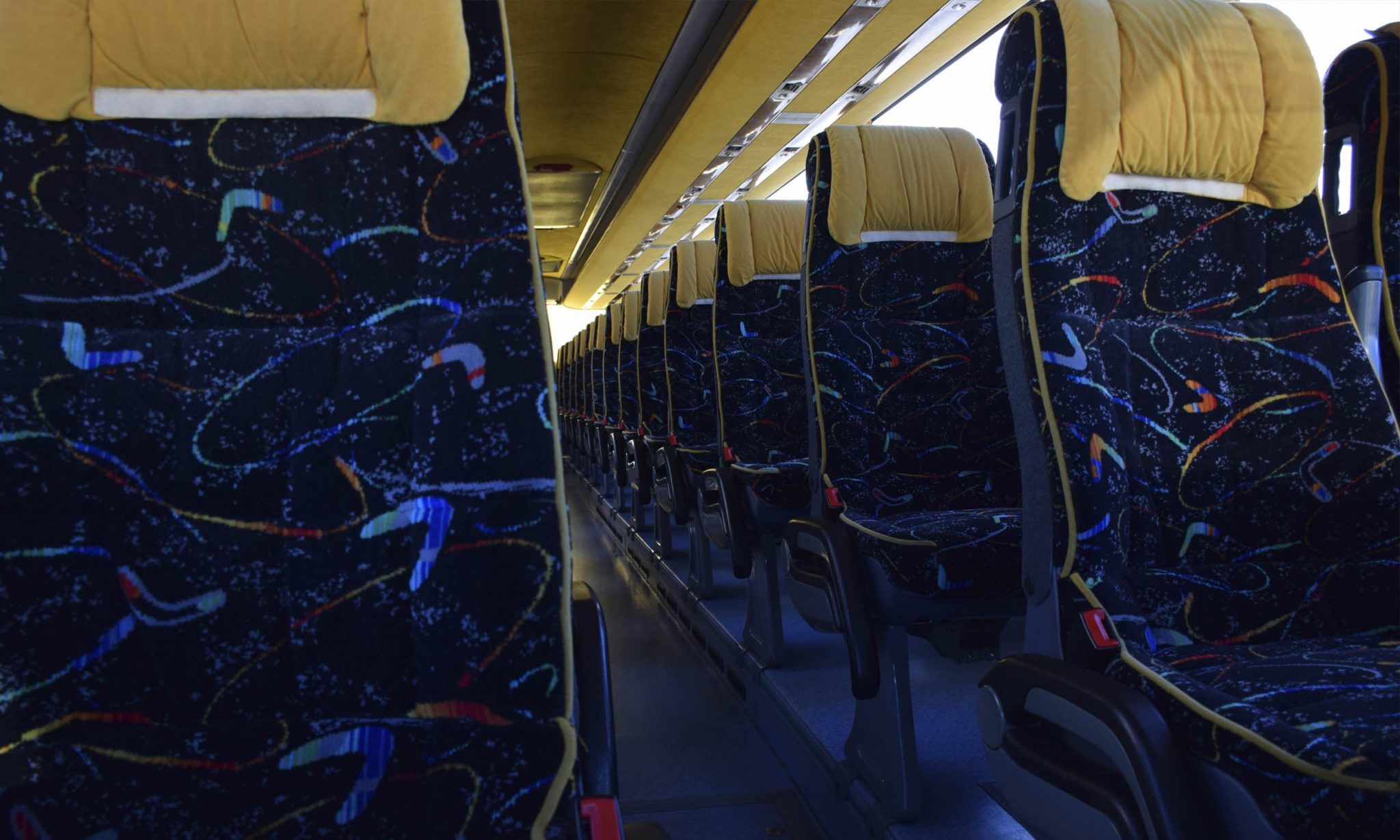 Interior de autocar con 55 plazas de la empresa de autocares Olid Bus Travel de Valladolid